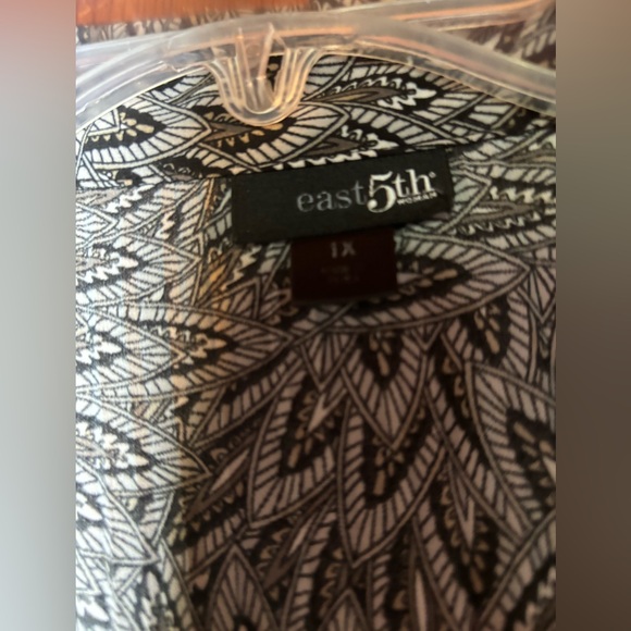 Black and white print button down long sleeve blouse - Picture 2 of 6